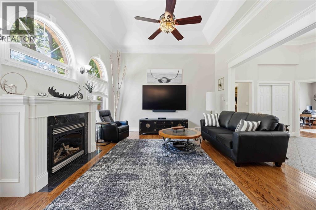 2056 Blackwell Road, Sarnia, ON photo 4