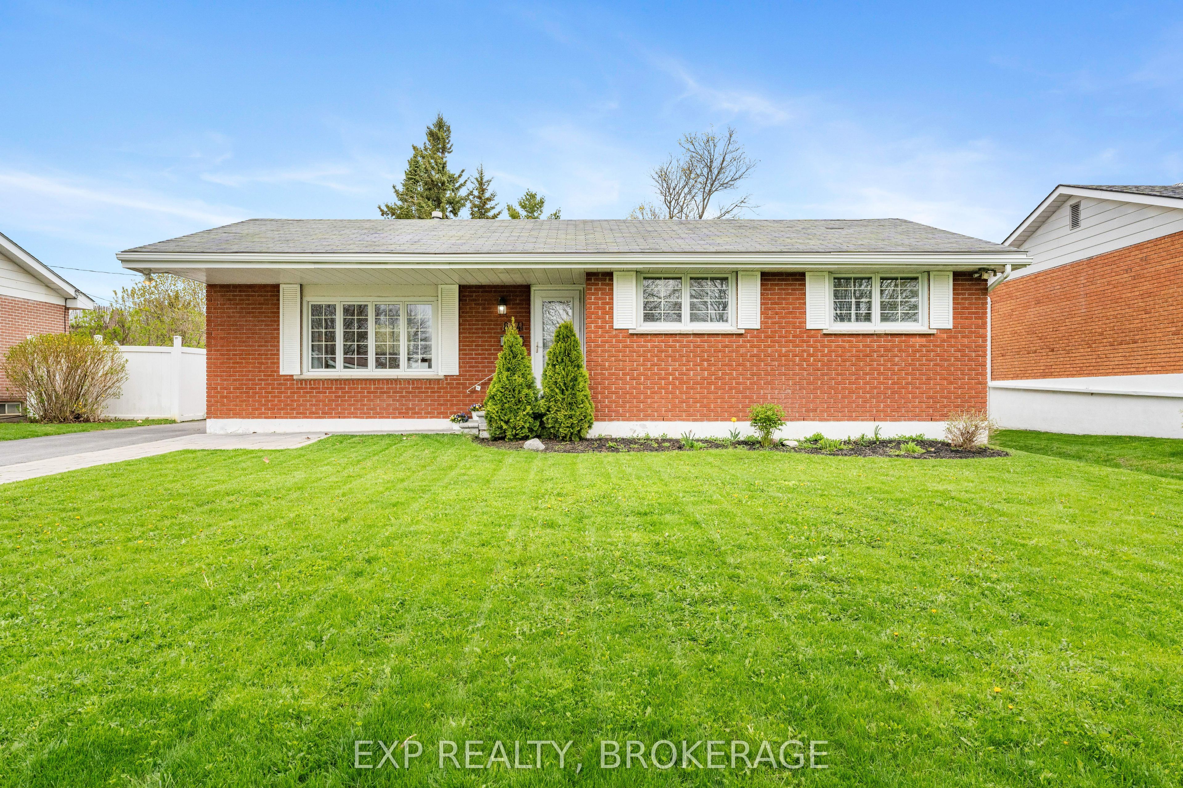 814 Camberley Crescent, Kingston, ON, K7M 4C4 photo 2