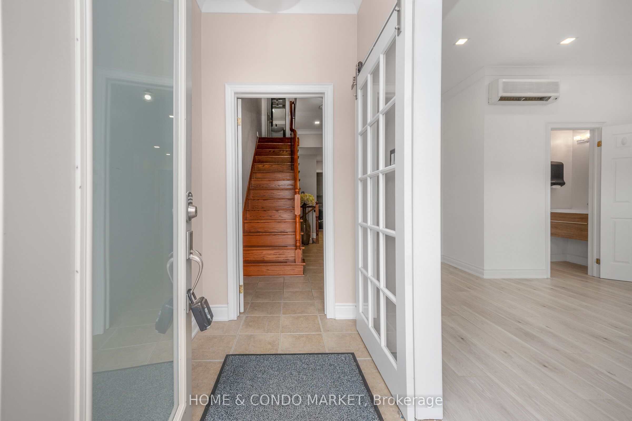 Additional image 3 of 3-194 Lakeshore Road W, Mississauga, ON, L5H 1G6