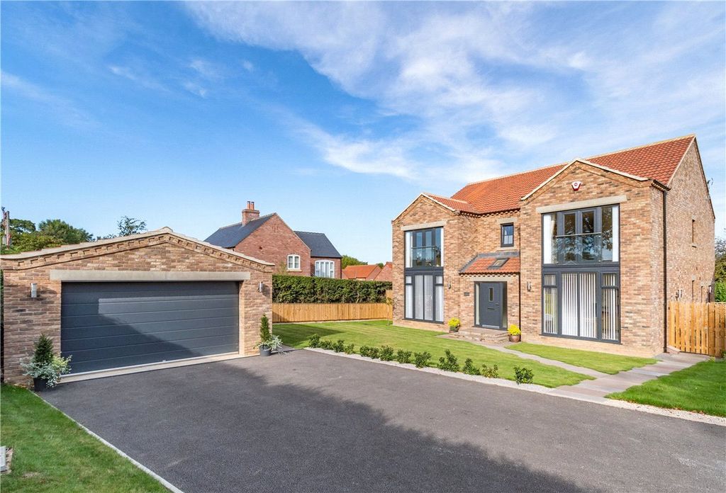 4 bed detached house for salePalace Road, Ripon, North Yorkshire HG4