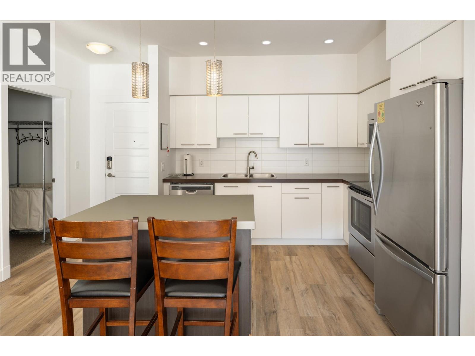 208-985 Academy Way, Kelowna, BC, V1V3C8 photo 5