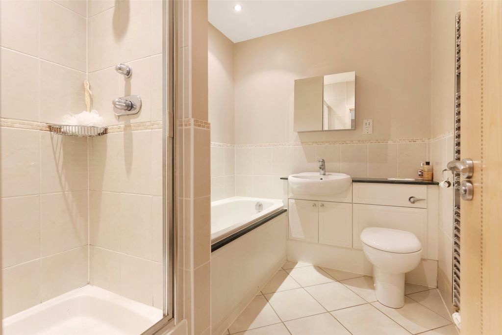 2 bed flat for saleCroydon Road, Reigate, Surrey RH2 photo 5