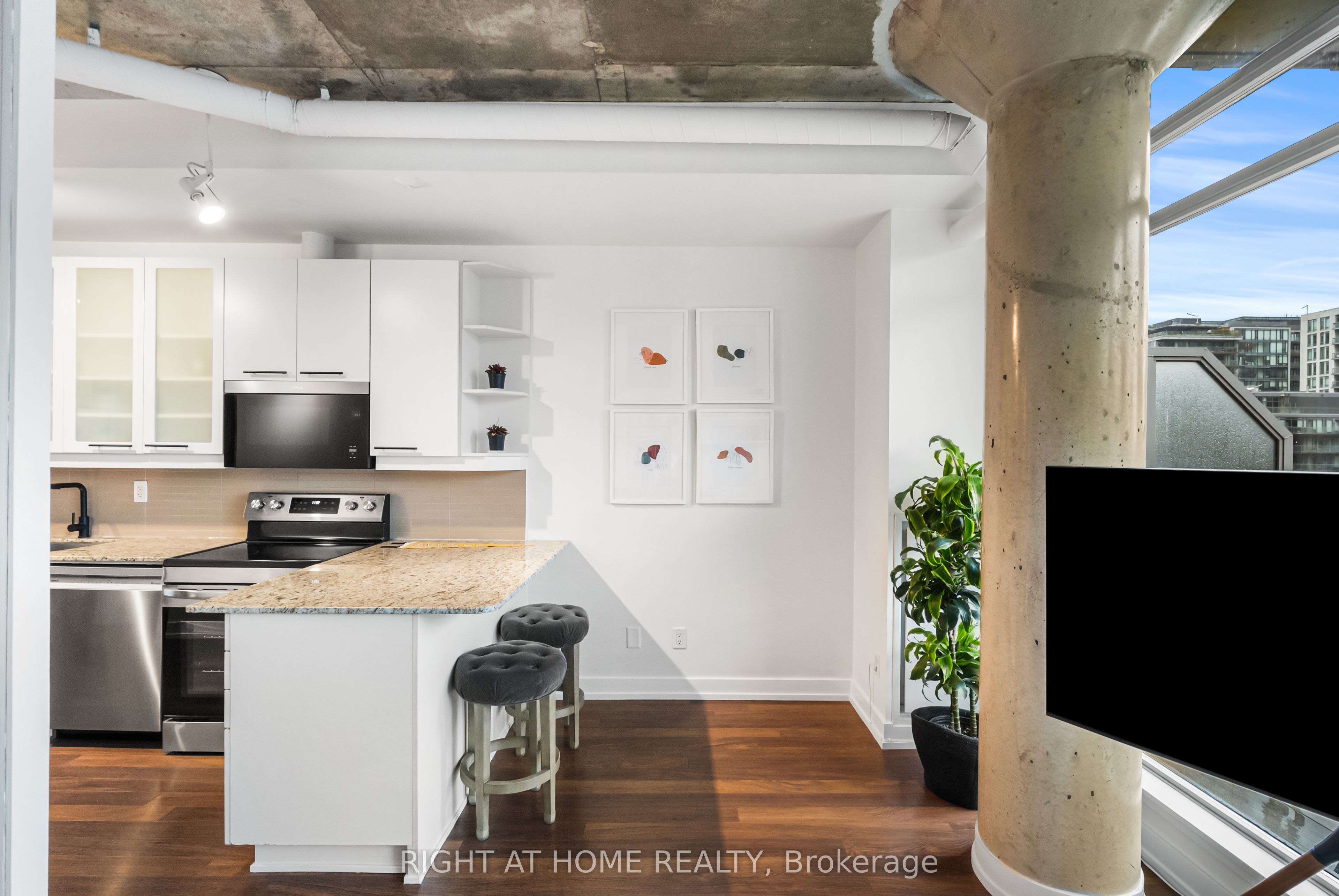 Additional image 5 of 807-66 Portland Street, Toronto, ON, M5V 2M6