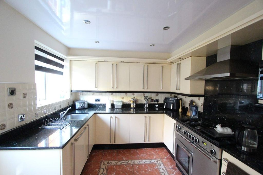 Additional image 9 of 5 bed detached house for saleLowerfold Way, Shawclough, Rochdale OL12