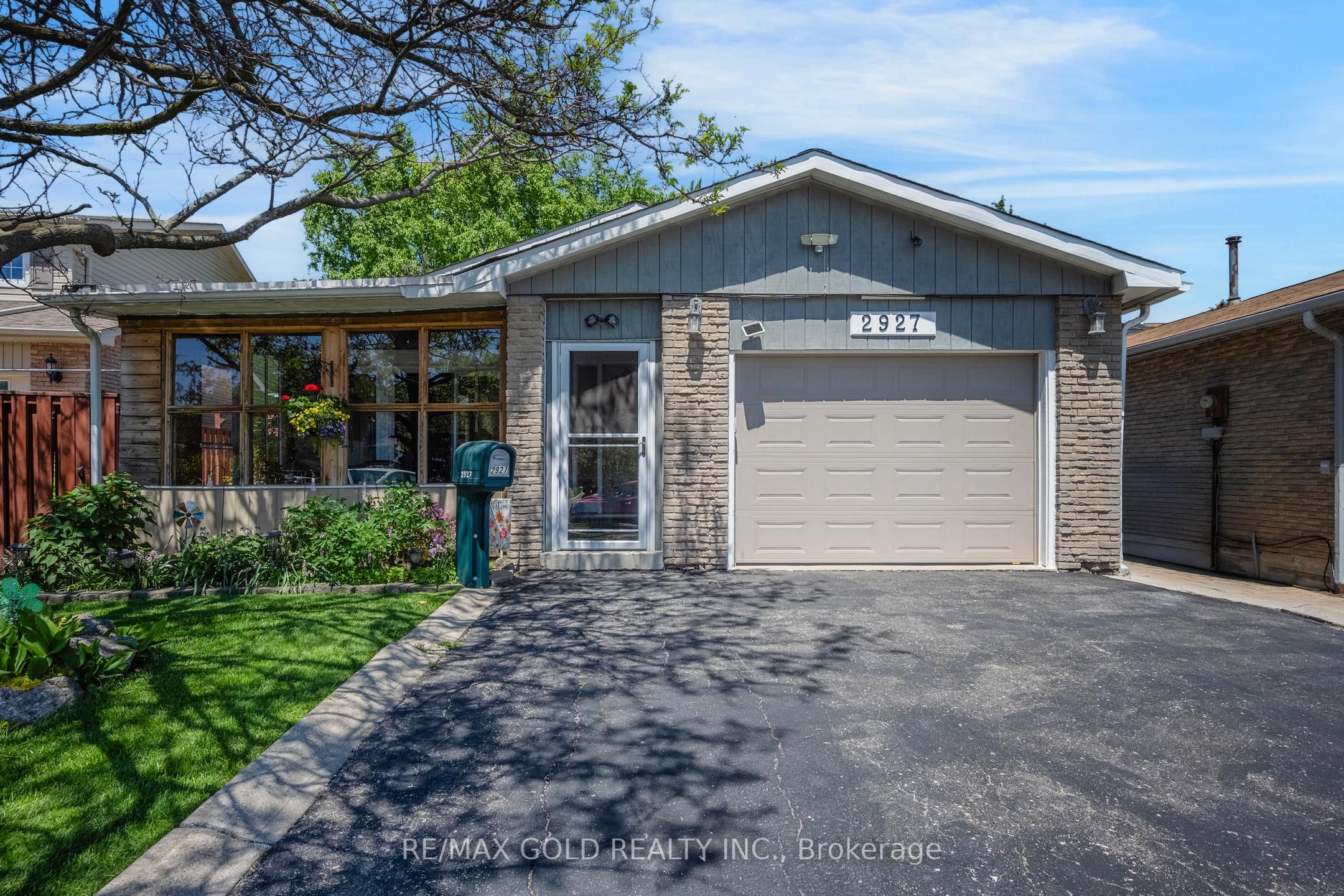 2927 Arles Mews, Mississauga, ON, L5N 2N1