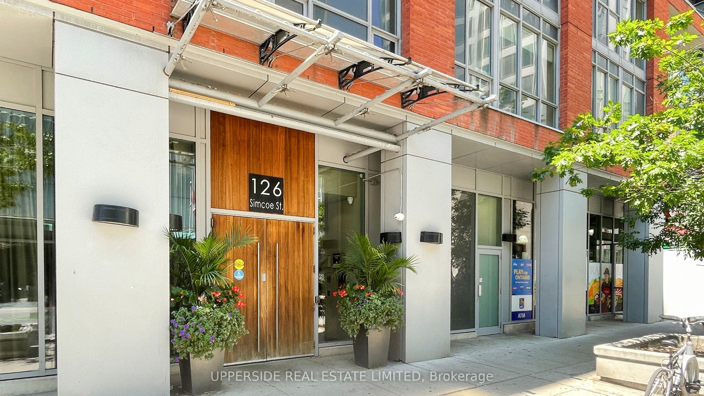 607-126 Simcoe Street, Toronto, ON, M5H 4E6 photo 2