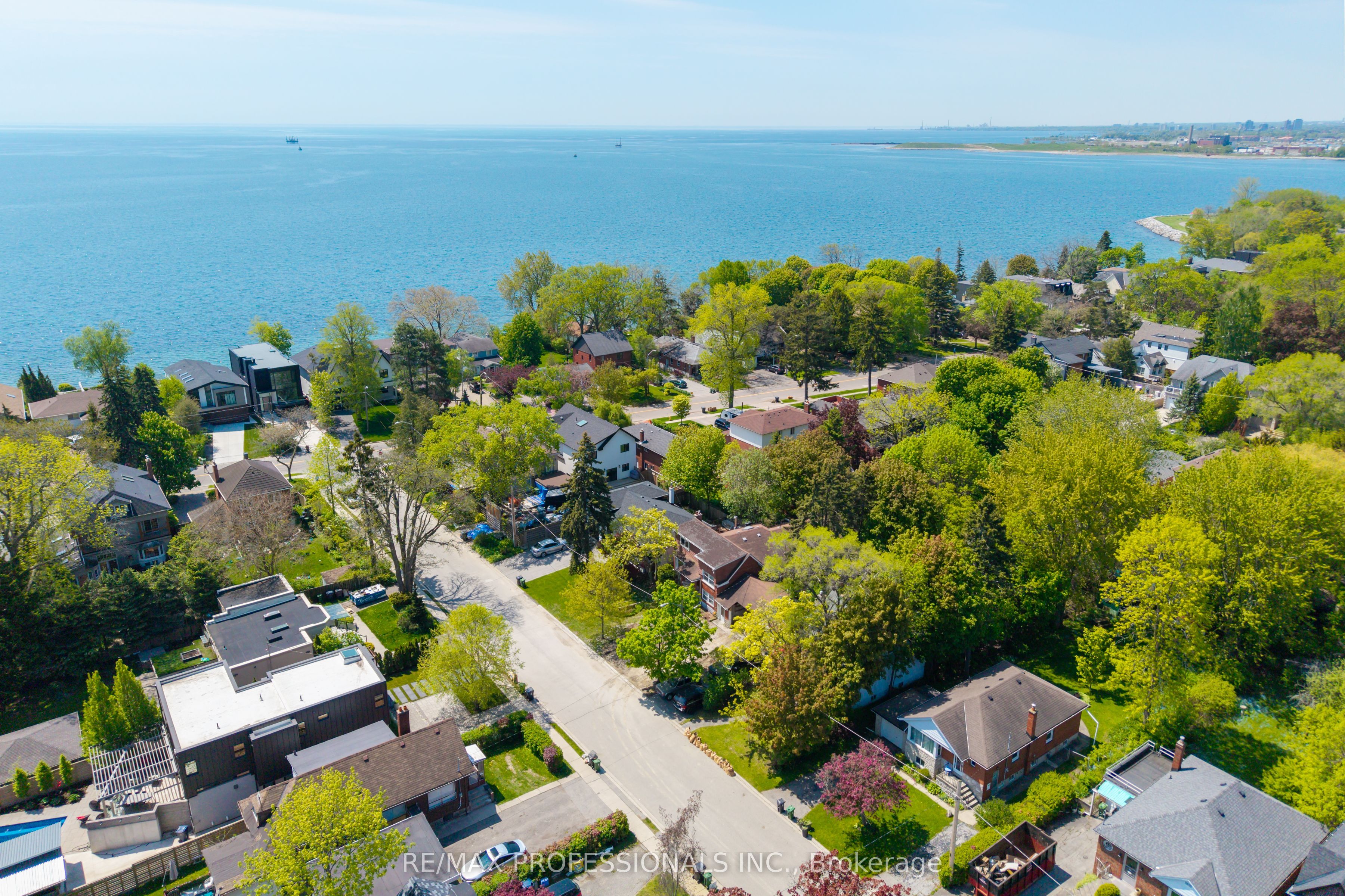 Additional image 2 of 4 Elton Crescent, Toronto, ON, M8W 2X8