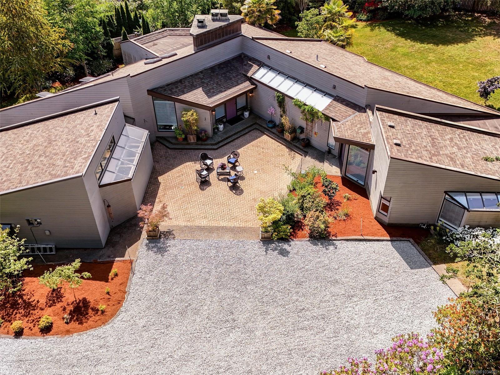 596 Towner Road, North Saanich, BC, V8L 5L8
