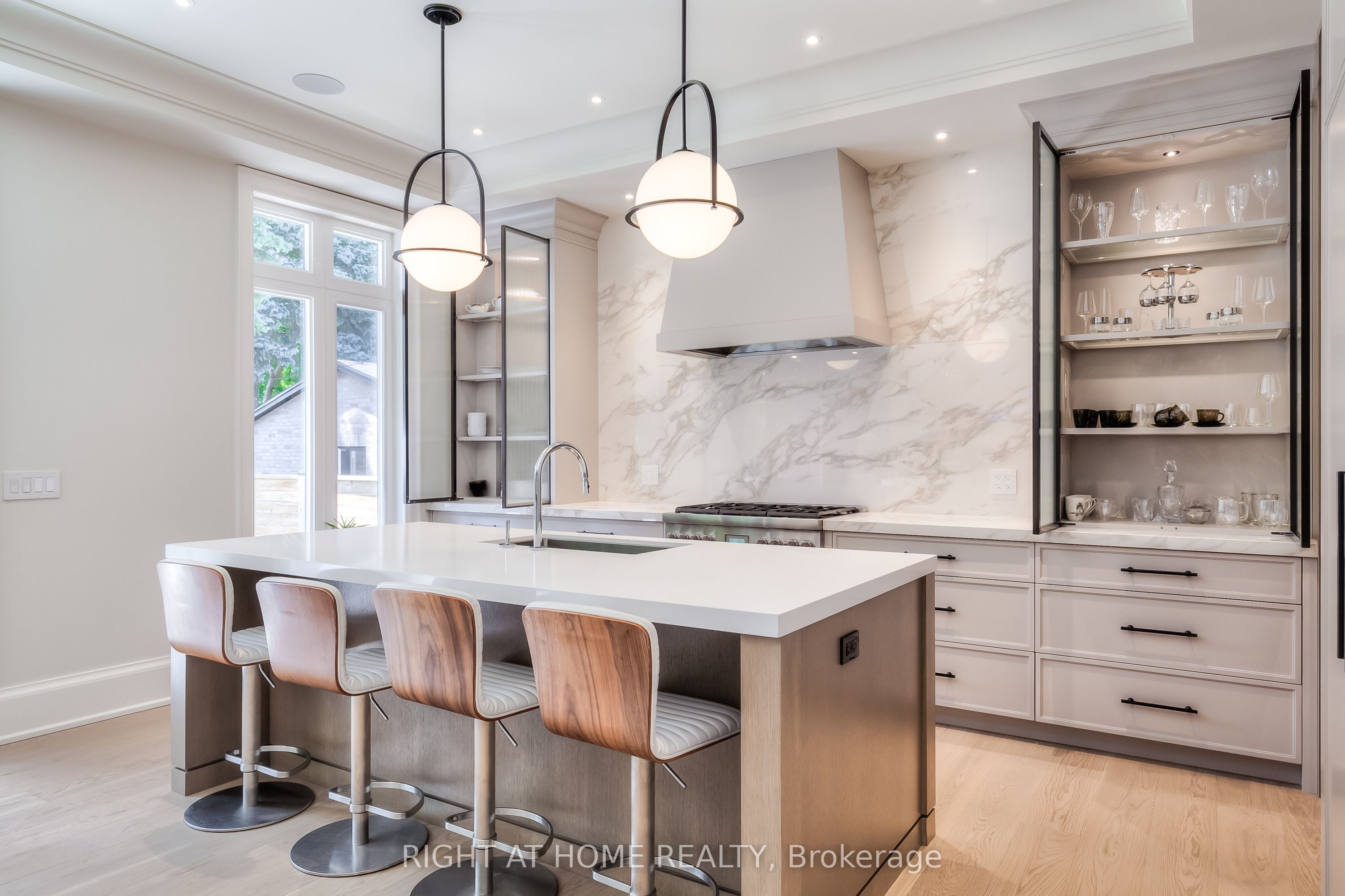 Additional image 3 of 124 Shaver Avenue N, Toronto, ON, M9B 4N8
