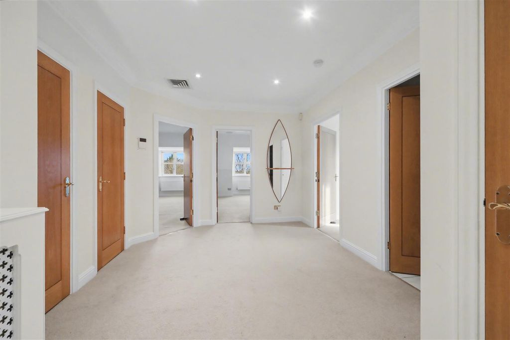 Additional image 9 of 2 bed flat for saleGills Hill, Radlett WD7