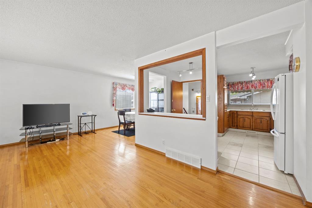 1307 Radisson Drive SE, Calgary, AB, T2A 1Z3 photo 5