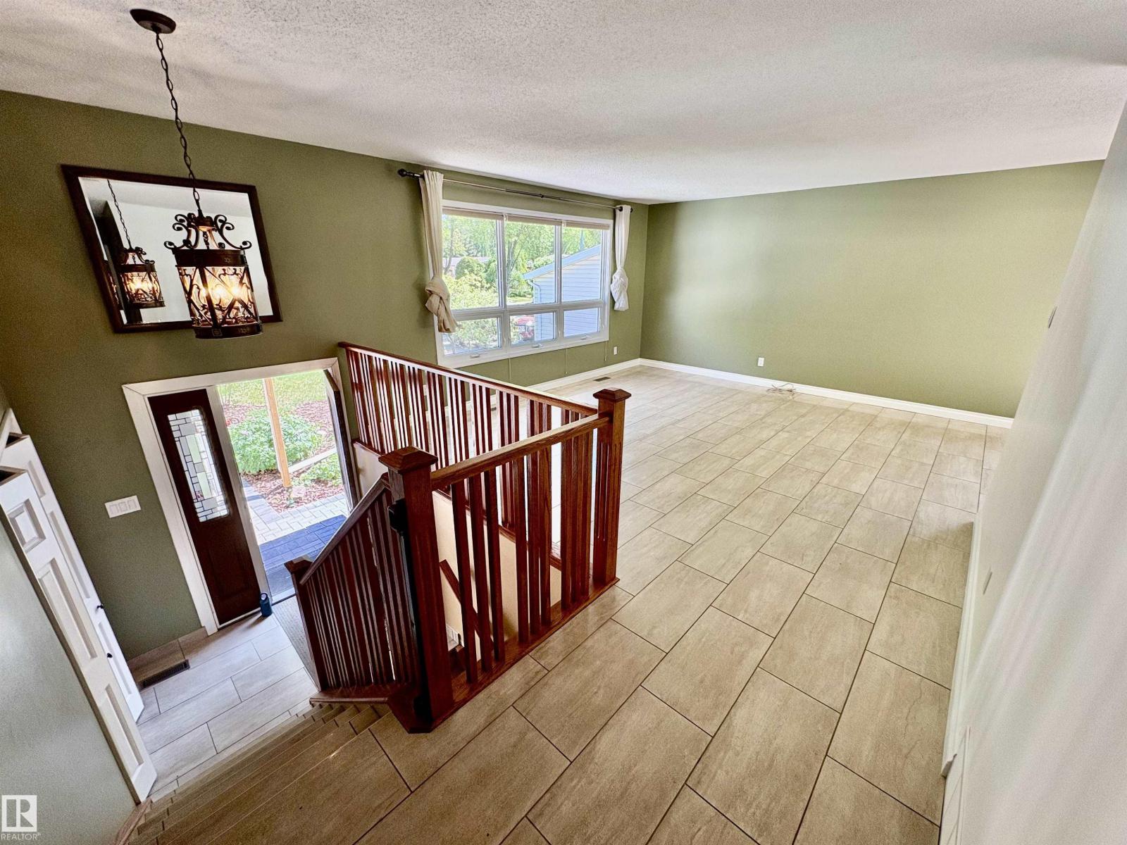 18 Flint Crescent, St. Albert, AB, T8N1Y8 photo 5