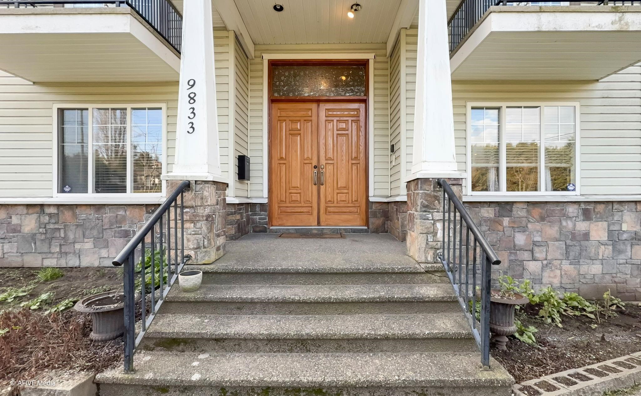 9833 128 Street NE, Surrey, BC, V3T 2Y5 photo 2