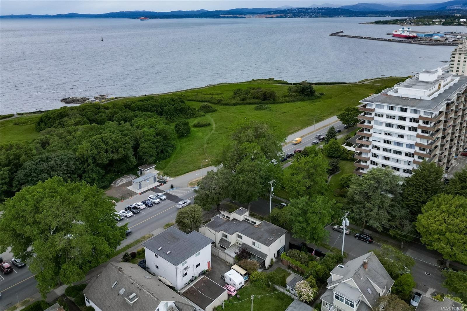 558 Dallas Road, Victoria, BC, V8V 1B4 photo 2