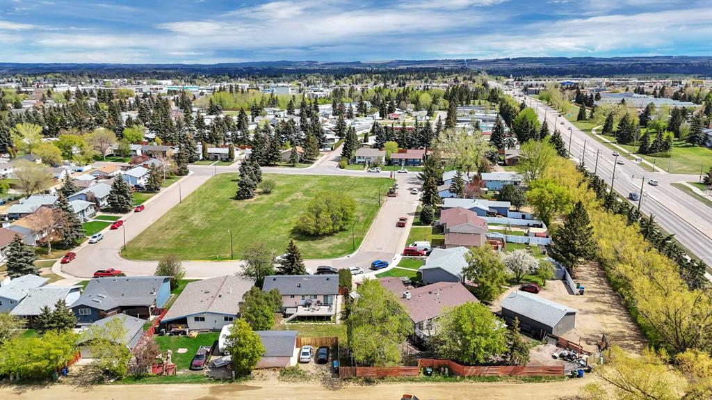 23 Newcombe Crescent, Red Deer, AB, T4P1T9 photo 2