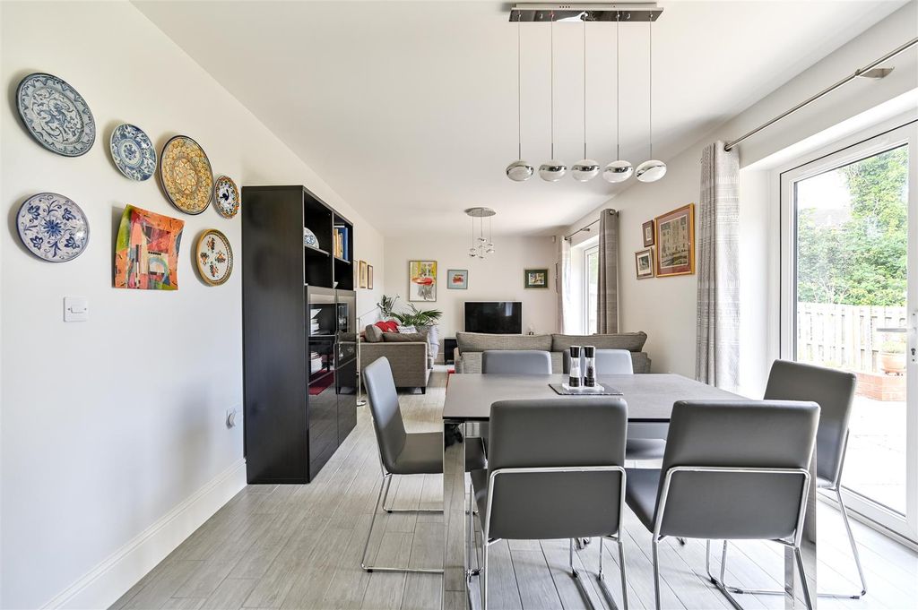 Additional image 6 of 5 bed detached house for saleWellswood Gardens, Reading RG1