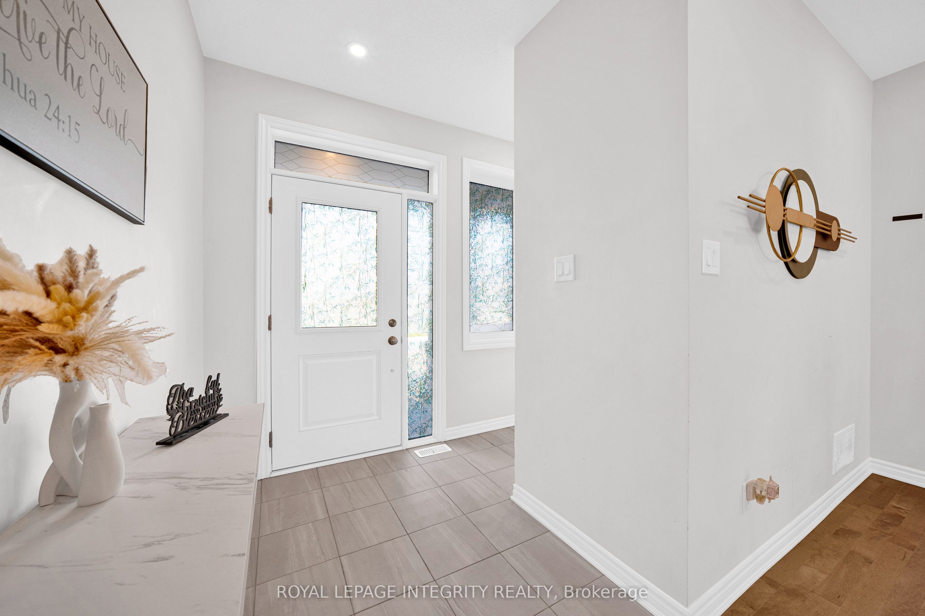 16 Focality Crescent, Ottawa, ON, K1M 0N3 photo 2