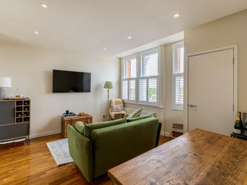 Ashbury Road, London SW11