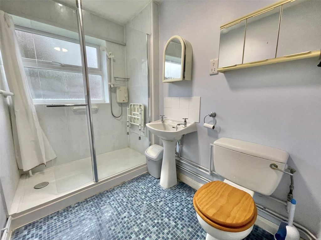 Additional image 8 of 2 bed flat for saleSherland Court, The Dell, Radlett, Hertfordshire WD7