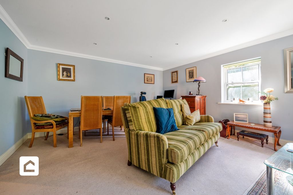 2 bed flat for saleBeech Road, Reigate, Surrey RH2 photo 4