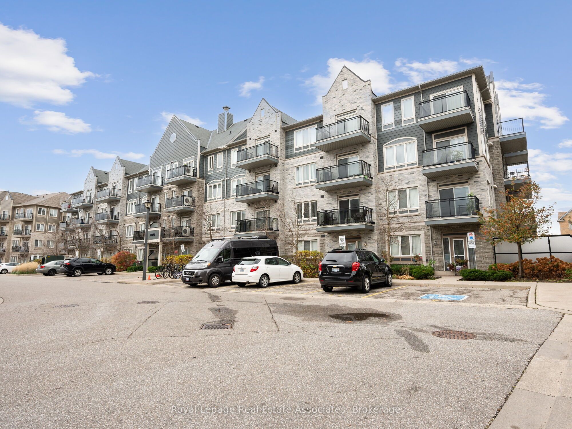 304-3075 Thomas Street, Mississauga, ON, L5M 0M4