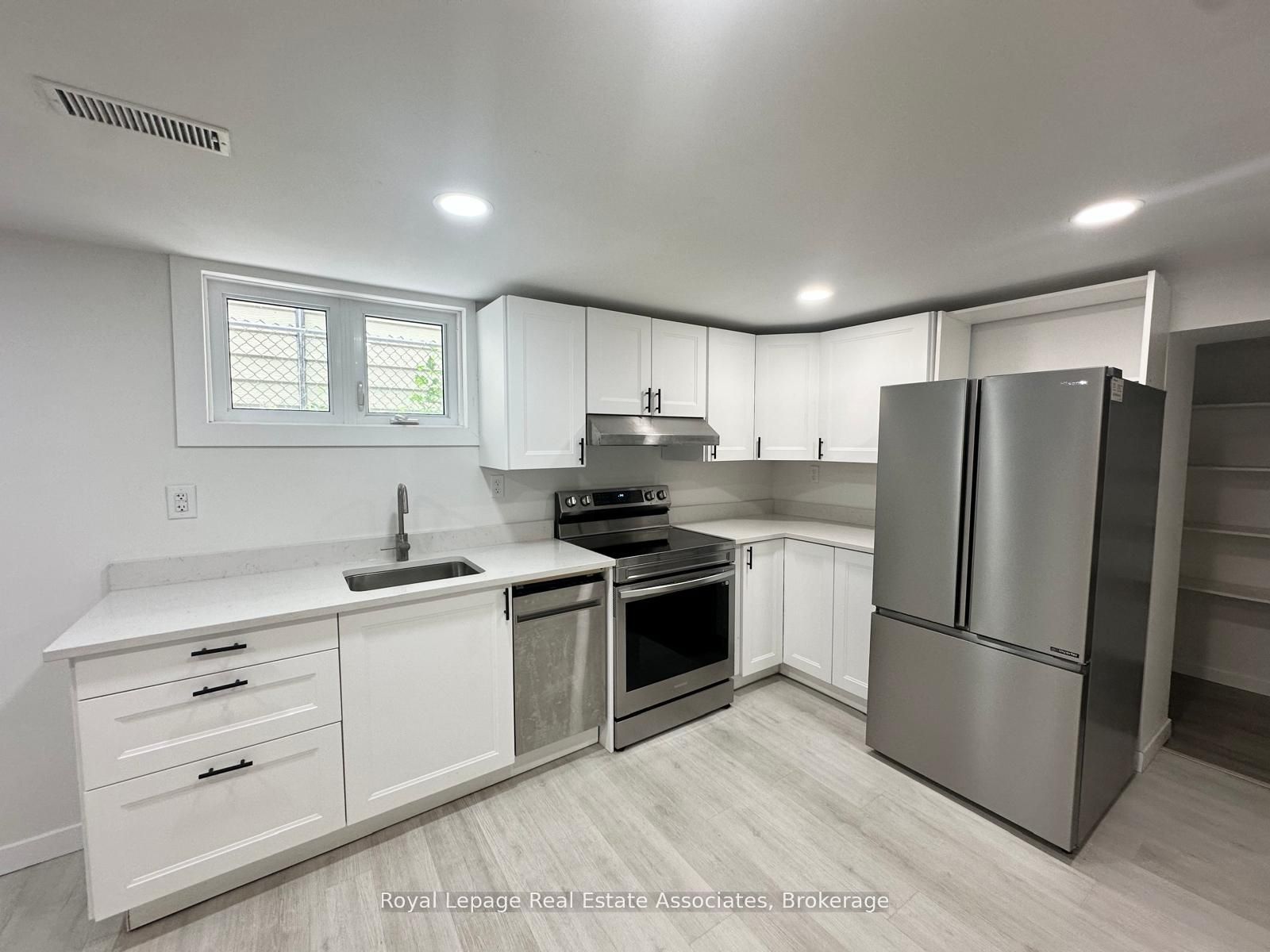 Lower-377 Jackson Street W, Hamilton, ON, L8P 1N2
