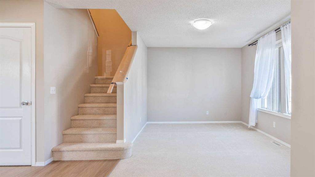 23 Taralake Road NE, Calgary, AB, T3J 0B1 photo 5