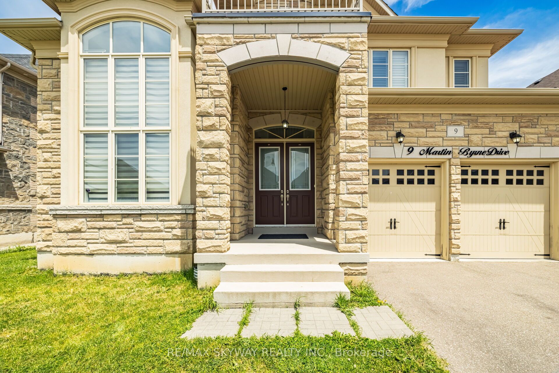 9 Martin Byrne Drive, Brampton, ON, L6P 4L2 photo 3