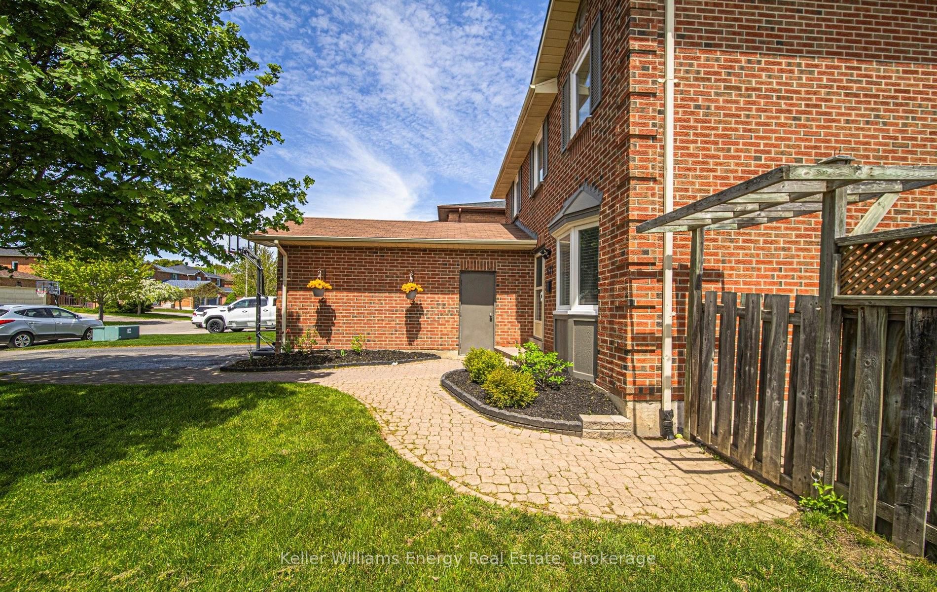 632 Chiron Crescent, Pickering, ON, L1V 4T4 photo 3