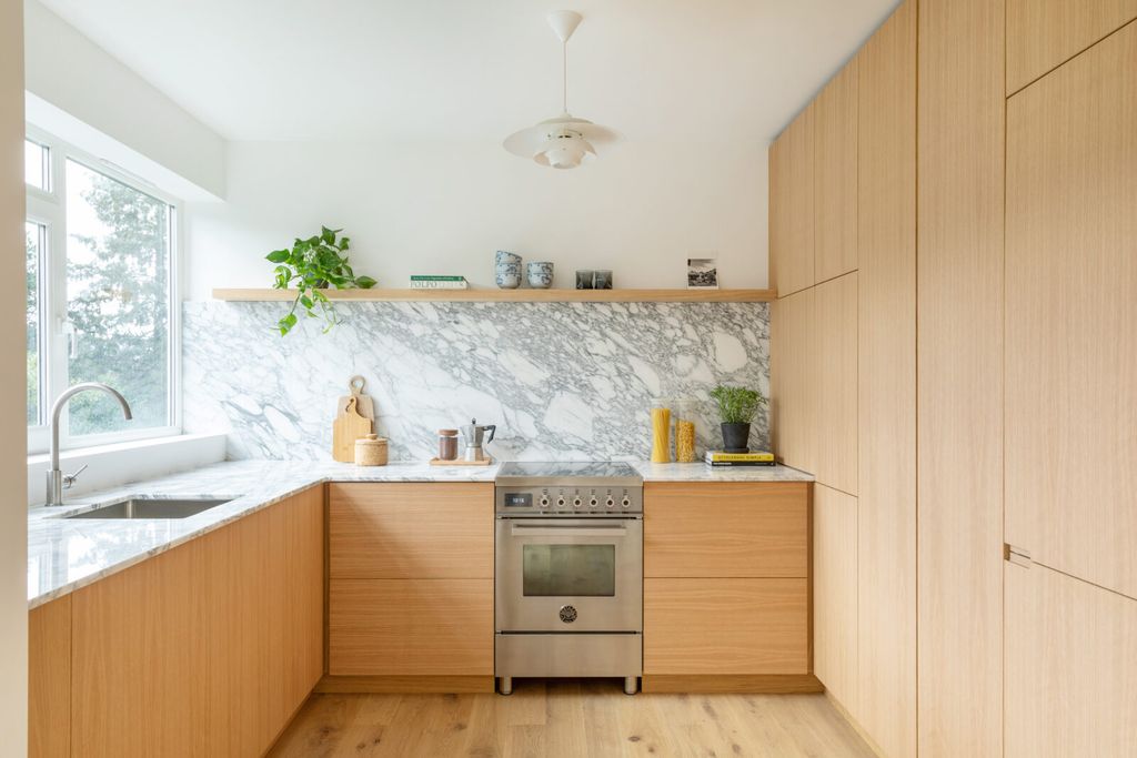 Additional image 4 of 3 bed flat for saleDarnhills, Radlett, Hertfordshire WD7