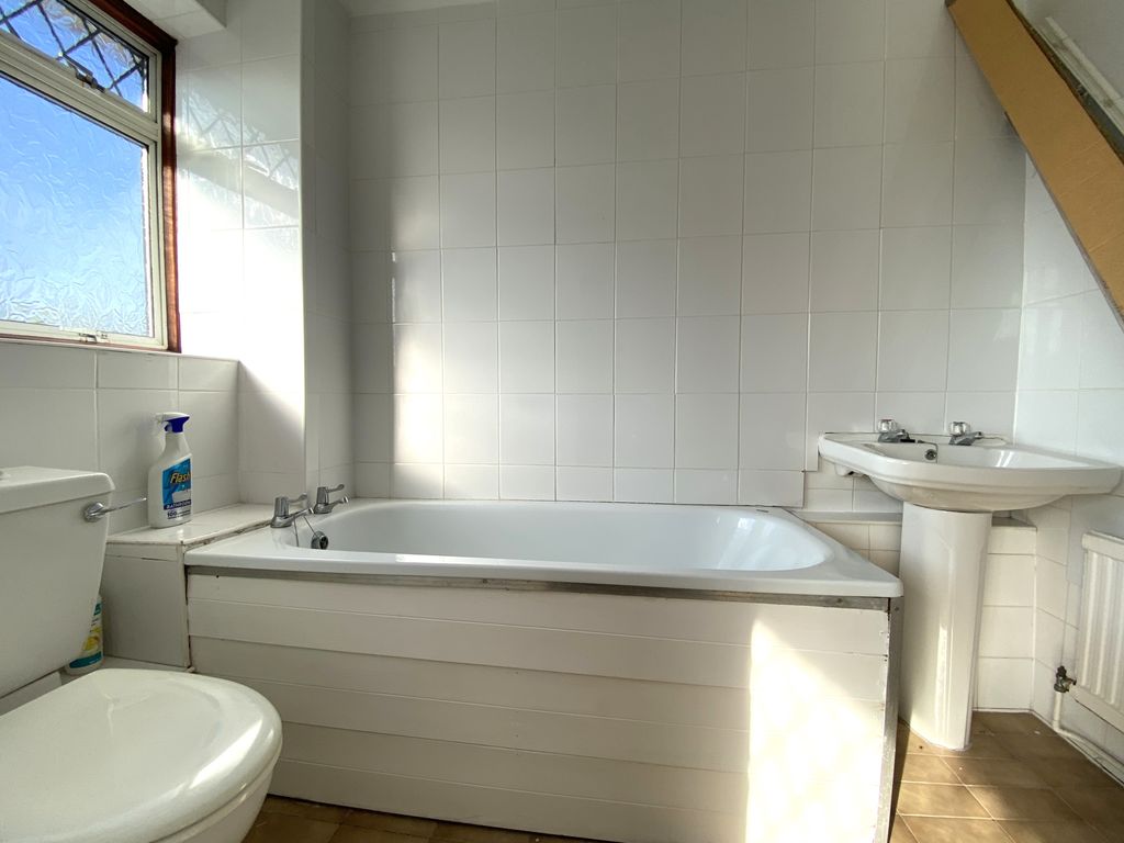 Additional image 9 of 9 bed detached house for saleDorset Gardens, Rochford SS4