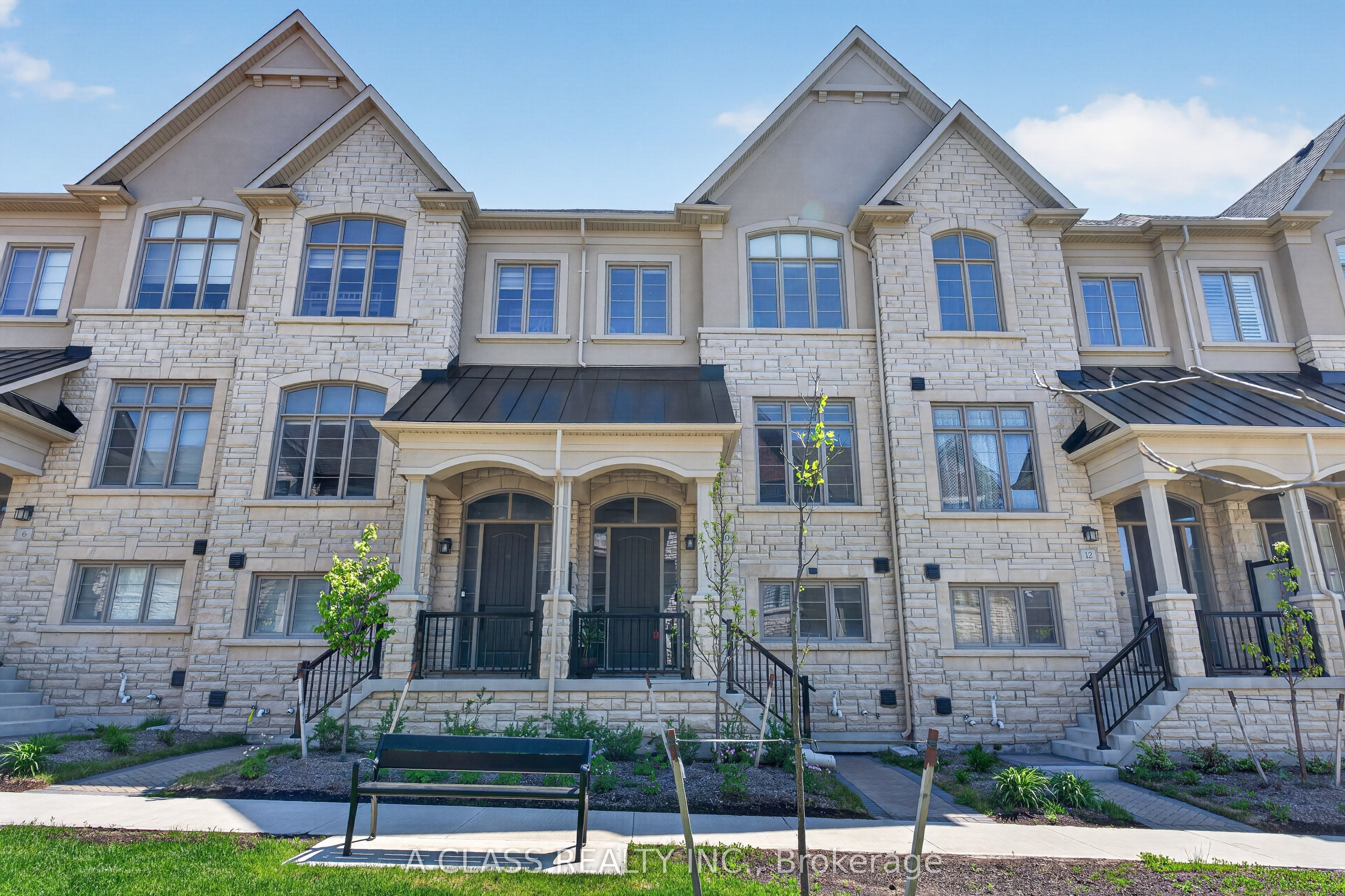 10 Abbey Hill Lane E, Markham, ON, L6C 3L5