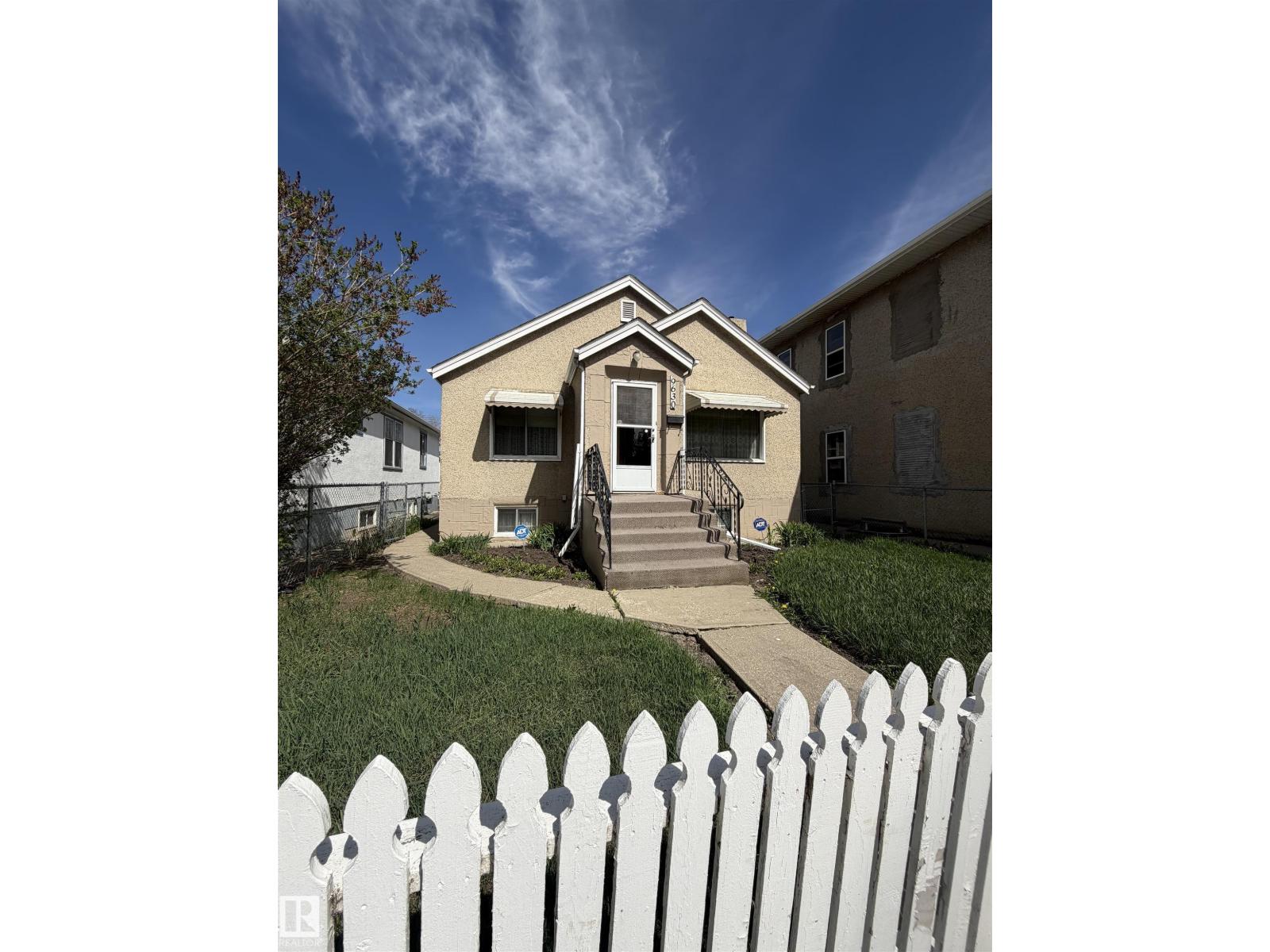 9630 106 Avenue NW, Edmonton, AB, T5H0N4