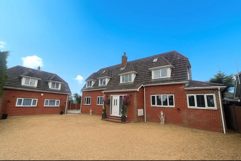 5 bed detached house for saleHigham Road, Rochester, Kent ME3
