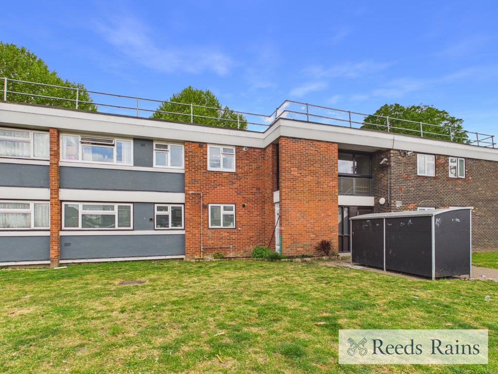 2 bed flat for saleCanfield Road, Rainham RM13