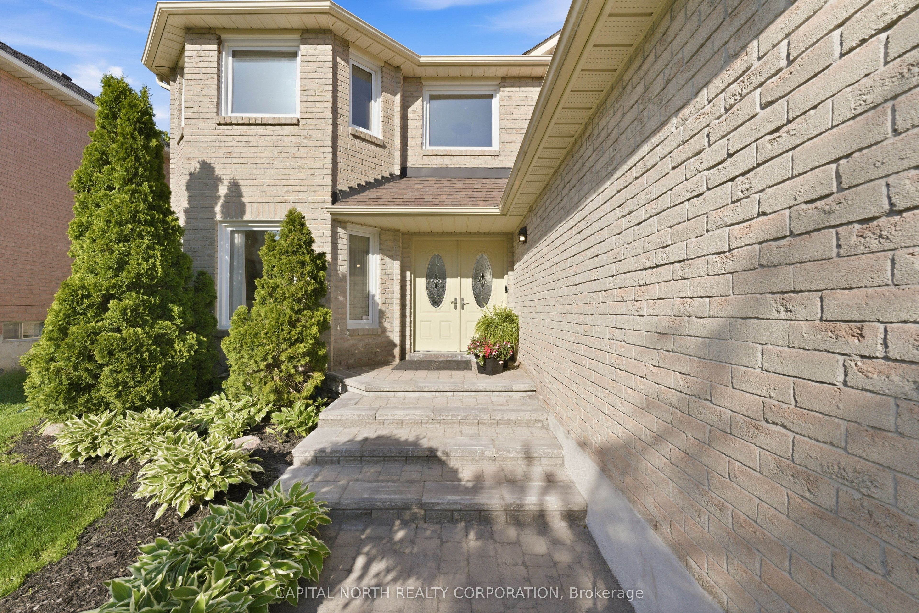 39 Waterhouse Way, Richmond Hill, ON, L4C 9H5 photo 3