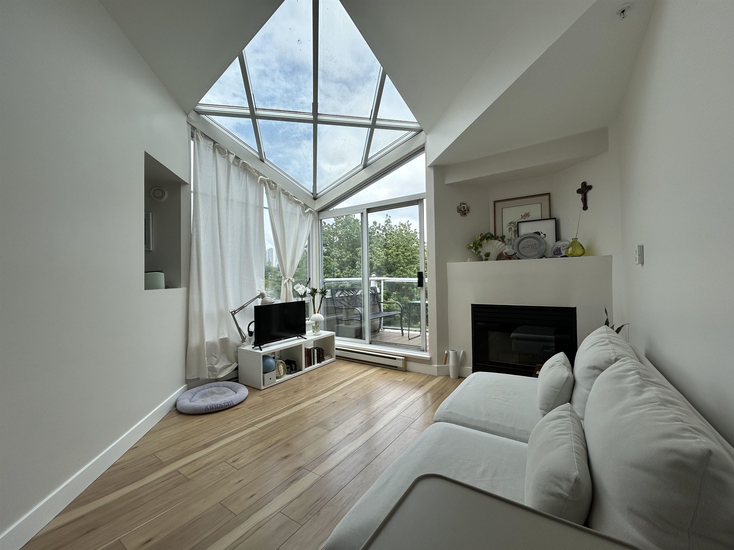 Additional image 2 of 406-908 West 7th Avenue, Vancouver, BC, V5Z 1C3