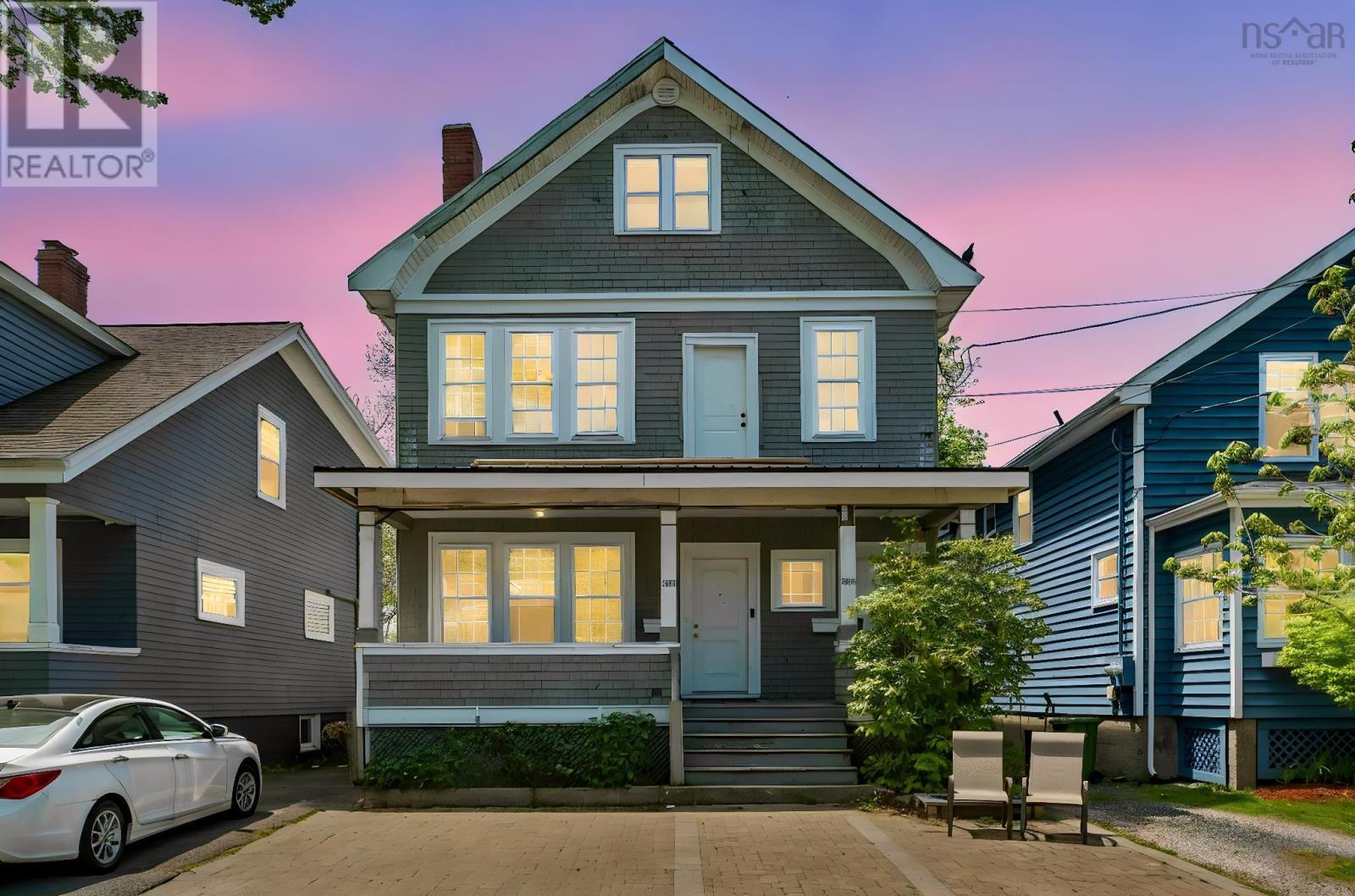 1672 Chestnut Street, Halifax, NS, B3H3T4