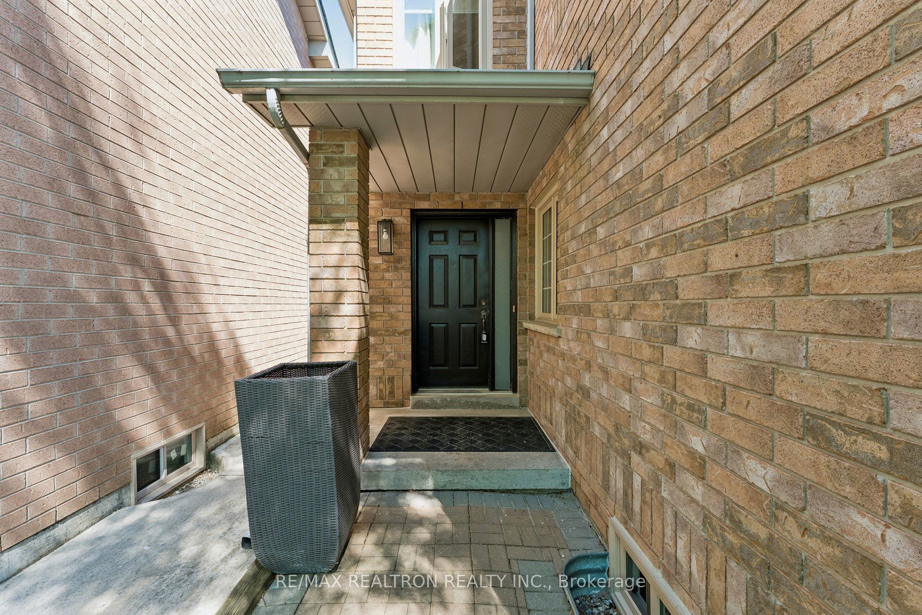 16 Bison Run Road, Brampton, ON, L6R 1S2 photo 3