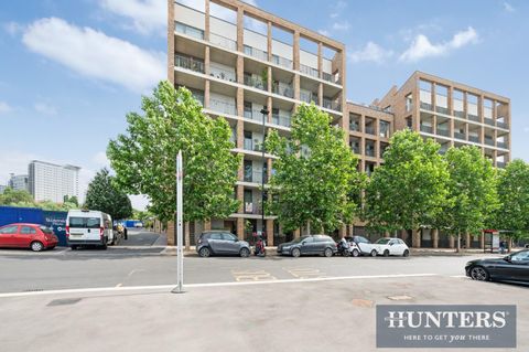 Paddlers Avenue, Brentford TW8