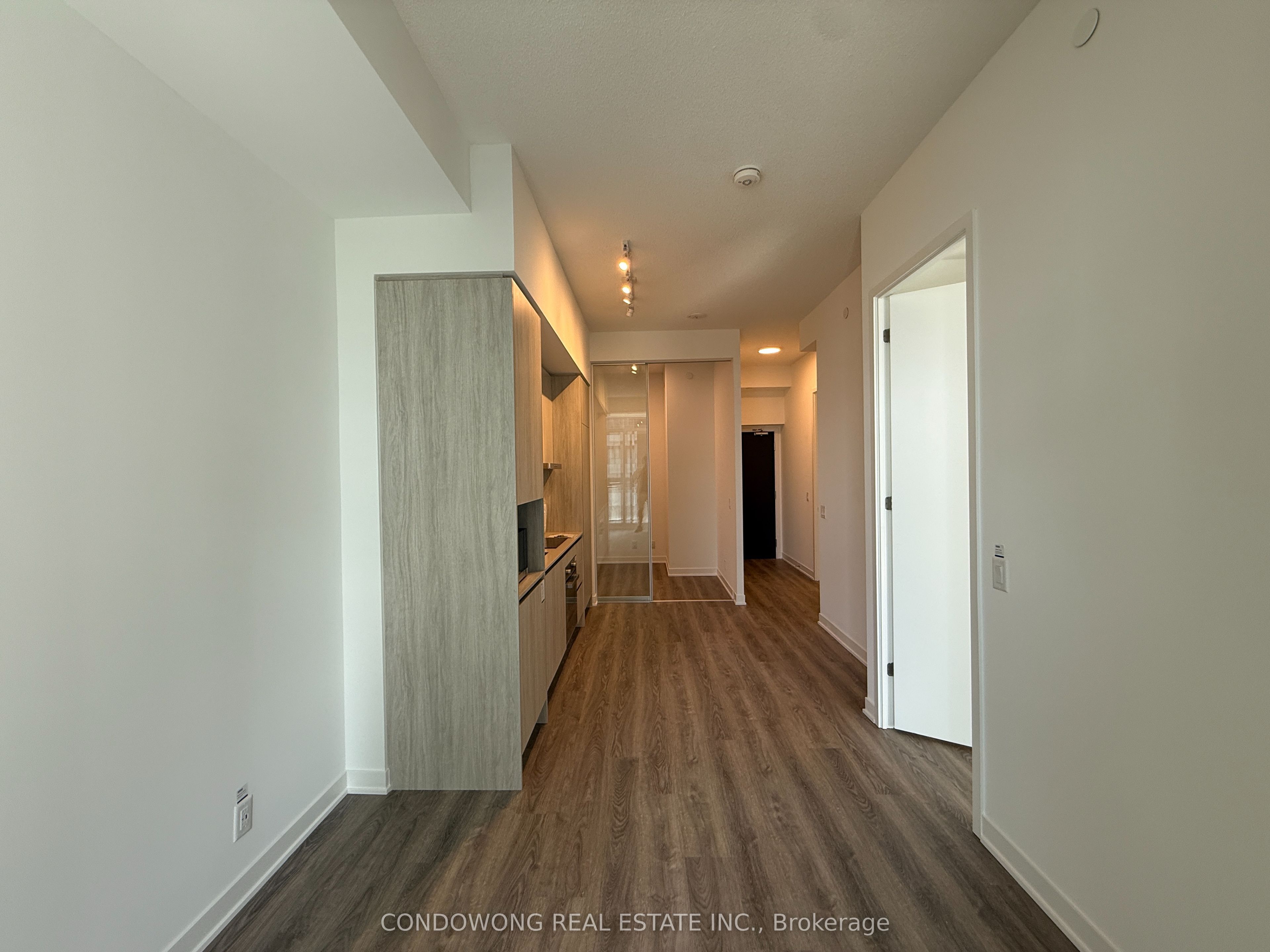 Additional image 3 of 2509-180 Front Street E, Toronto, ON, M5A 0A9