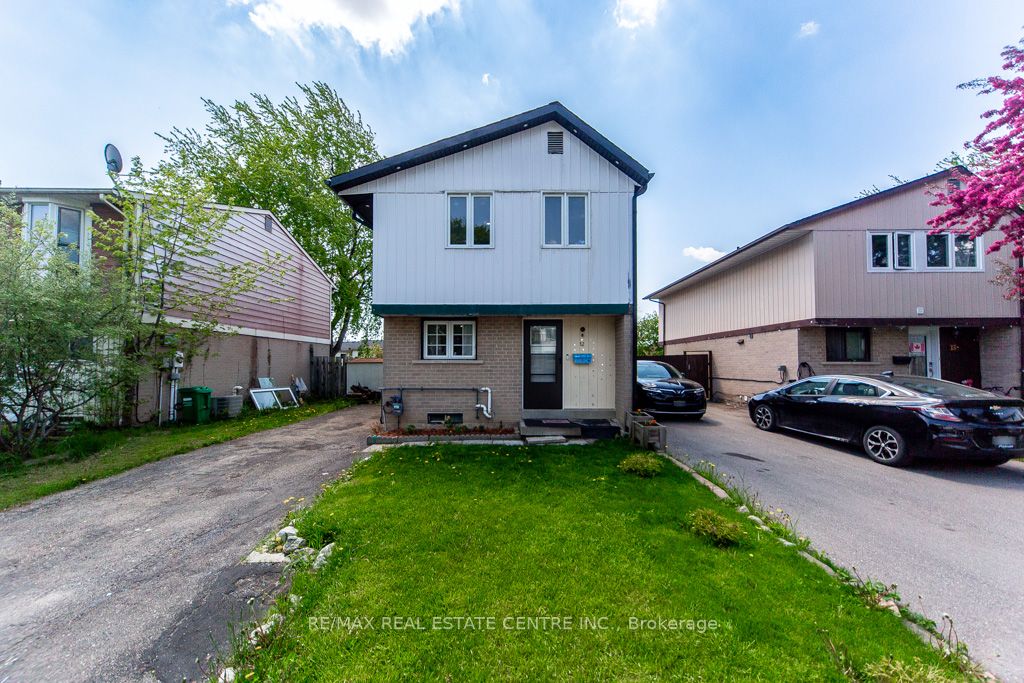 12 Greenhills Square, Brampton, ON, L6S 2J4 photo 3