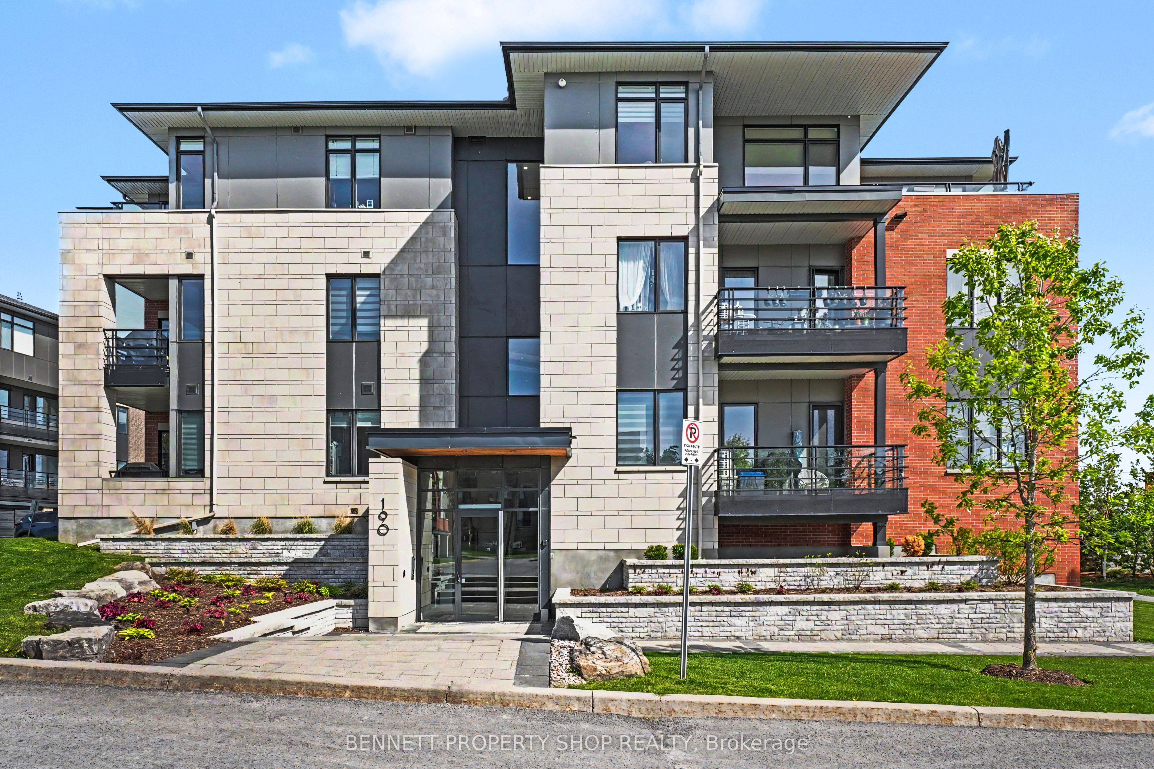 202-190 Boundstone Way, Ottawa, ON, K2T 0M9