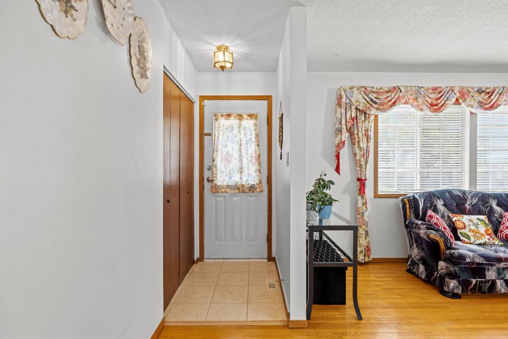 1307 Radisson Drive SE, Calgary, AB, T2A 1Z3 photo 2