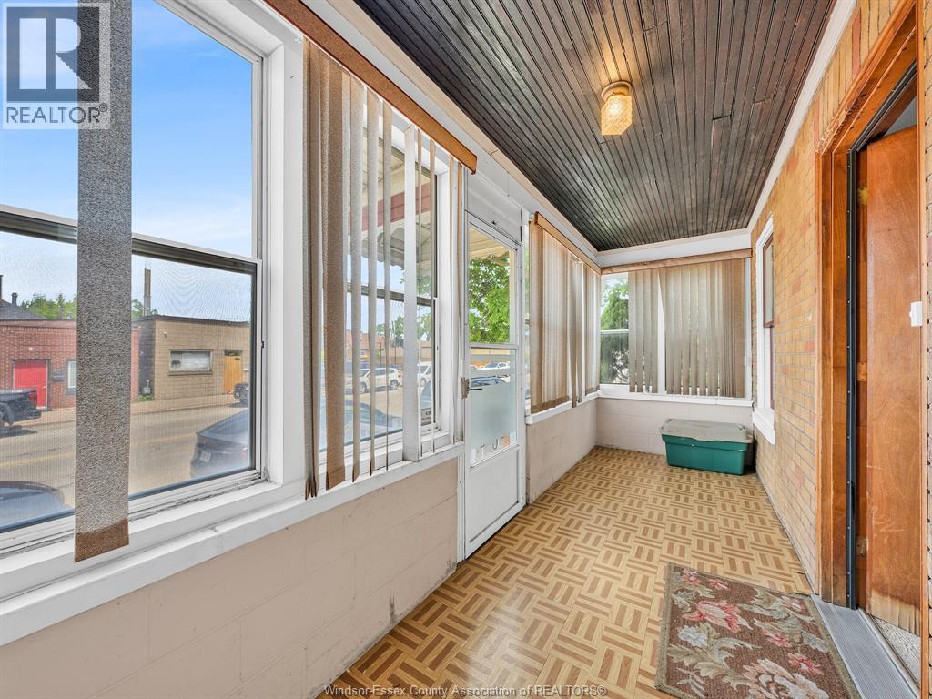 1221 Erie , Windsor, ON, N9A3Z6 photo 3
