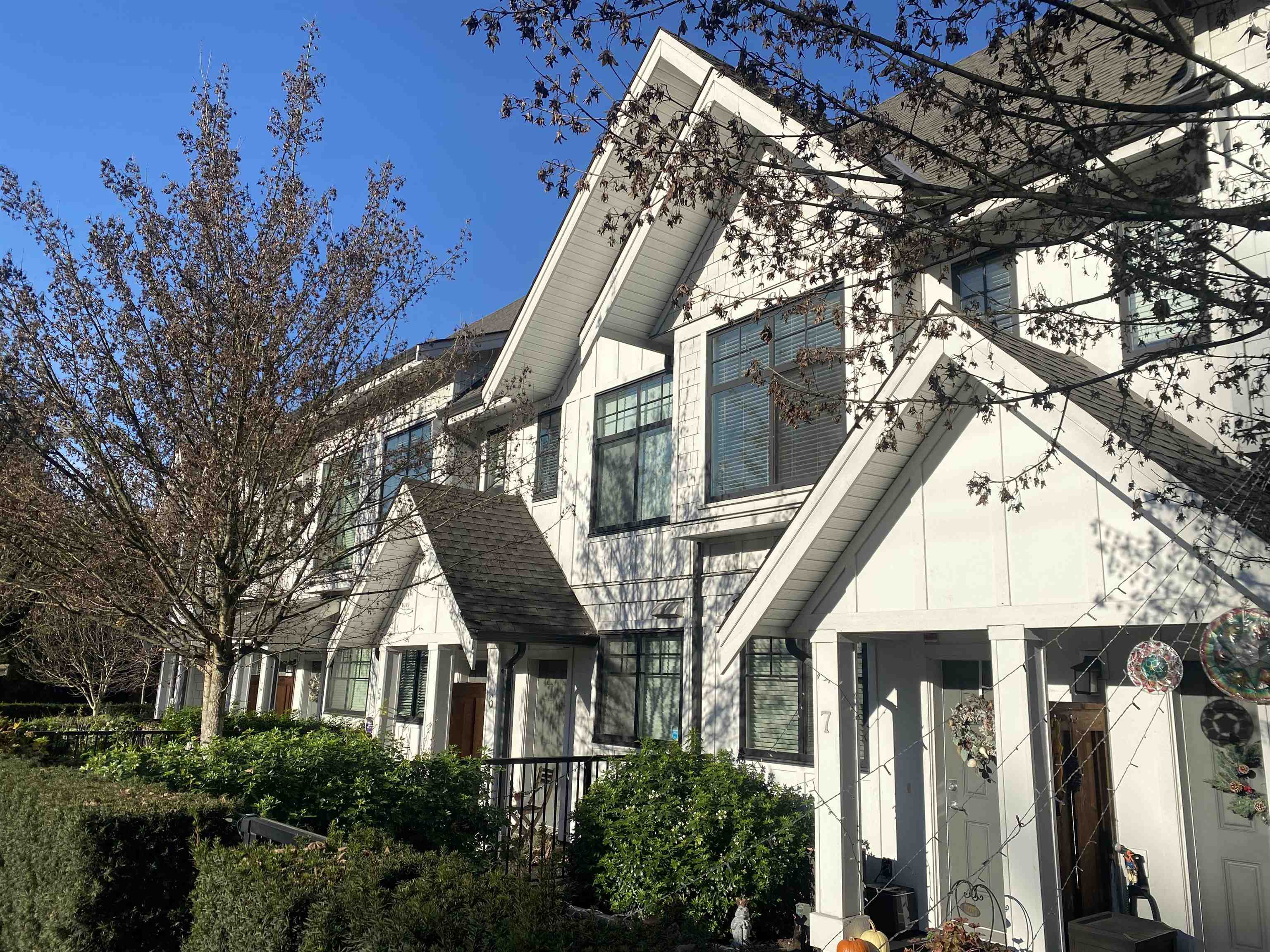 7-5122 Canada Way, Burnaby, BC, V5E 0C3