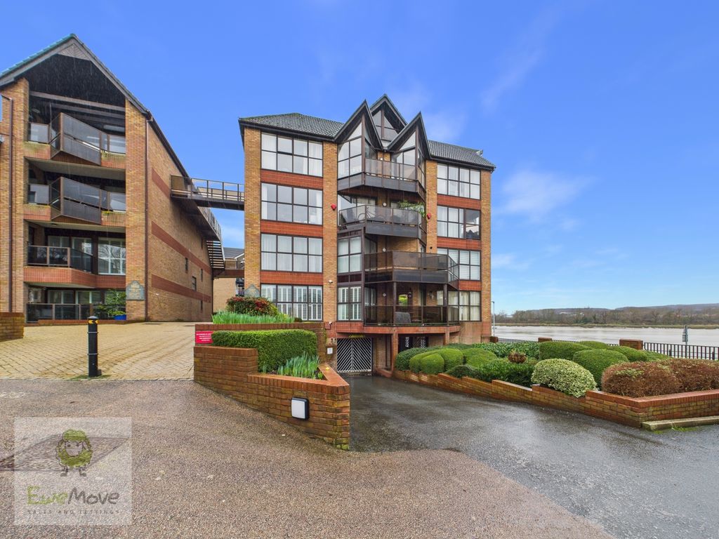 2 bed flat for saleSeaford Court, Shorts Reach, Esplanade, Rochester ME1