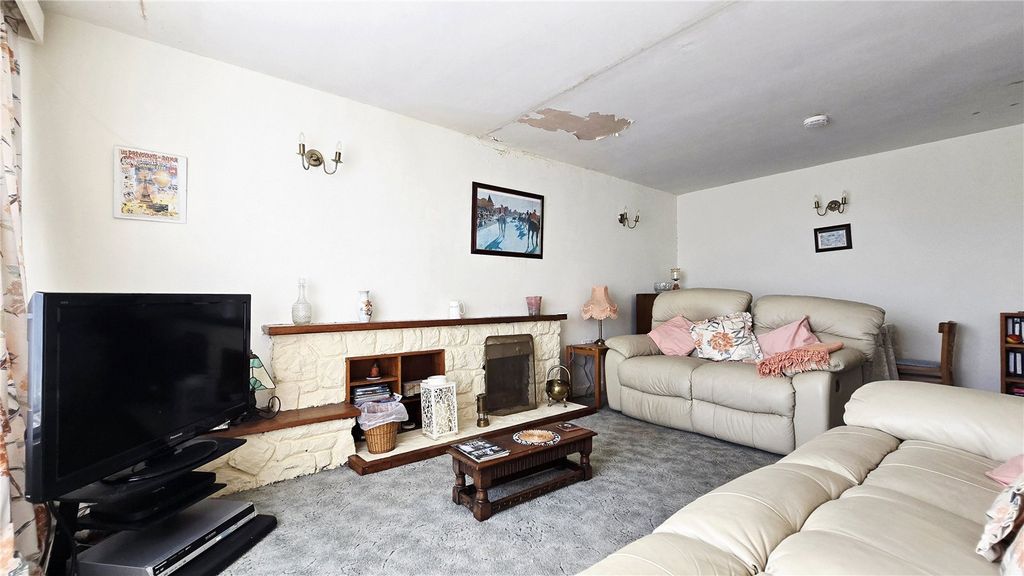 2 bed bungalow for saleSandy Lane, Rhosneigr, Anglesey LL64 photo 3