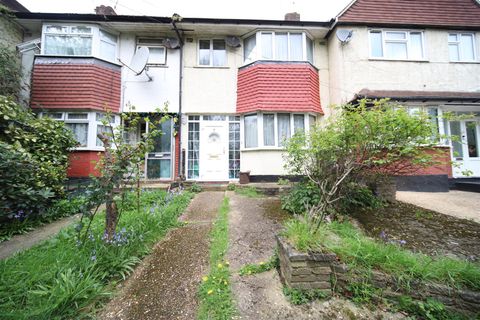 Chaucer Close, London N11