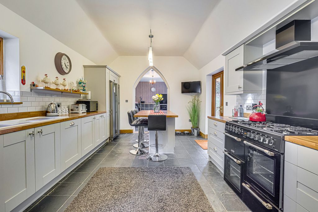 Additional image 2 of 4 bed detached bungalow for saleThe Chase, Rochford SS4